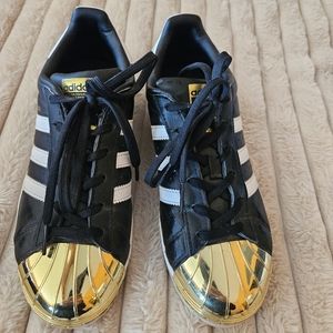 Adidas sneakers superstar size 7